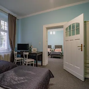 https://duzy-apartament-cichy-zakatek-na-starowce.poznan-hotels.com